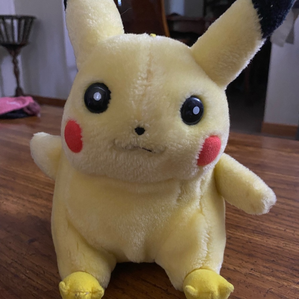 Vintage 1998 Pokémon Pikachu Plush